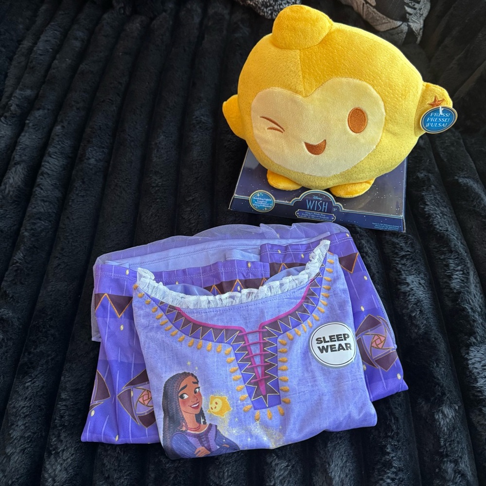Disney Wish Kids Bundle – Light-Up Star Plushie + Nightgown